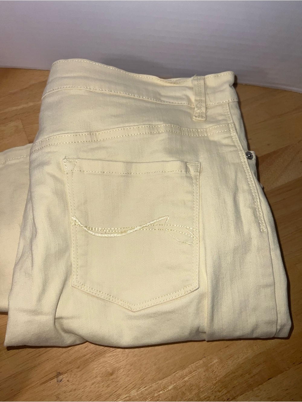 Gloria Vanderbilt Skinny Jeans in Soft Cream
